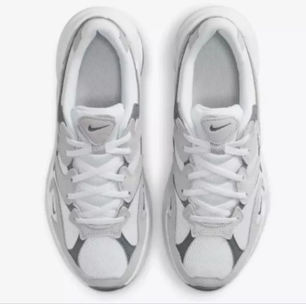 Gray Silver Metallic White Women's Nike Running Shoes - Picture 5 of 15